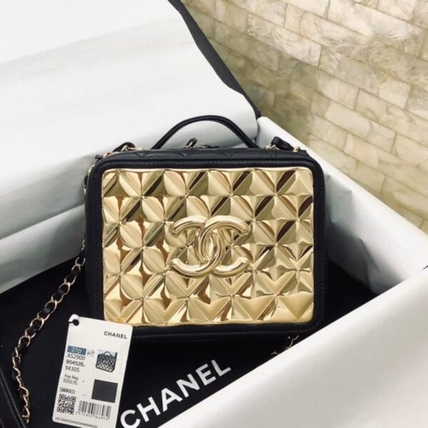 Chanel 21 22 Vanity Casebag 19cm Gold Toned